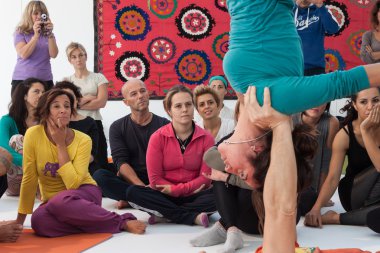 insanlar yoga Festivali Milano, İtalya