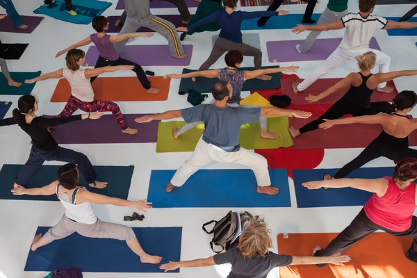 Üstten Görünüm insanlar yoga Festivali Milano, İtalya