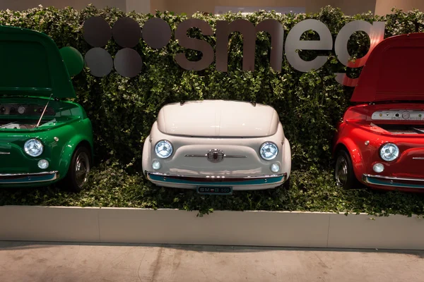 Konak 2013 Milan, İtalya, Fiat 500 buzdolapları — Stok fotoğraf