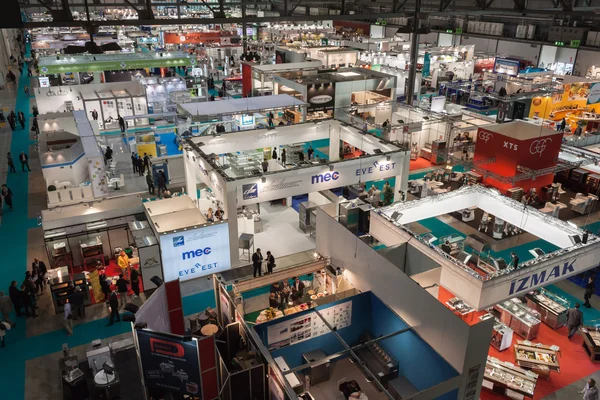 Vue de dessus des cabines et des personnes à Host 2013 à Milan, Italie — Photo