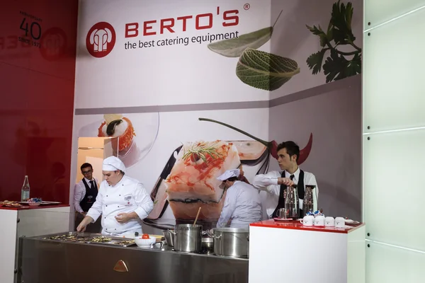 Joven cocinero en Host 2013 en Milán, Italia — Foto de Stock