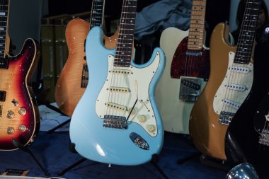 elektrik gitar, milano gitar & 2013 ötesinde Milano, İtalya