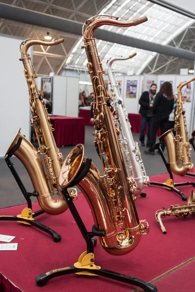 Saxophone на Milano Guitars & Beyond 2013 в Милане, Италия — стоковое фото