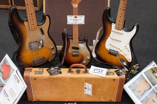 Guitarras elétricas vintage no Milano Guitars & Beyond 2013 em Milão, Itália — Fotografia de Stock