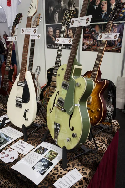 E-Gitarren bei milano guitars & beyond 2013 in Mailand, Italien — Stockfoto