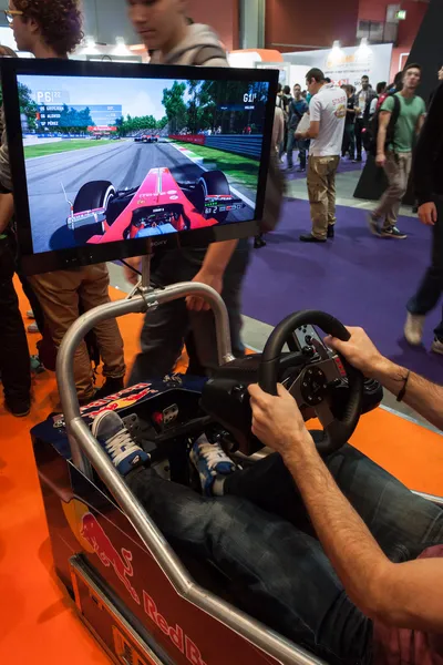 F1-simulator spel vecka 2013 i Milano, Italien — Stockfoto