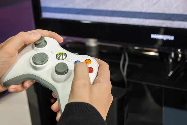 Detalj av xbox controller på spel vecka 2013 i Milano, Italien — Stockfoto