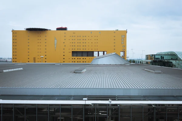 Edificio de alojamiento Fin de semana Donna 2013 en Milán, Italia — Foto de Stock