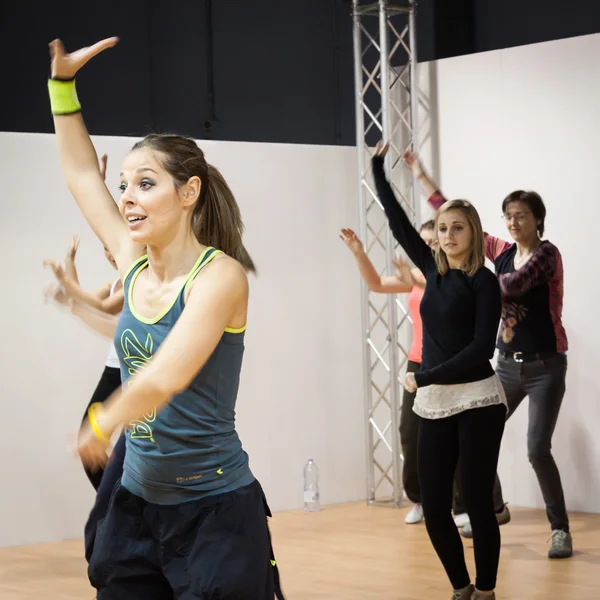 Dansers op weekend donna 2013 in Milaan, Italië — Stockfoto