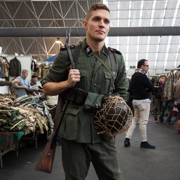 Voják SS v militalia roce 2013 v Miláně, Itálie — Stock fotografie