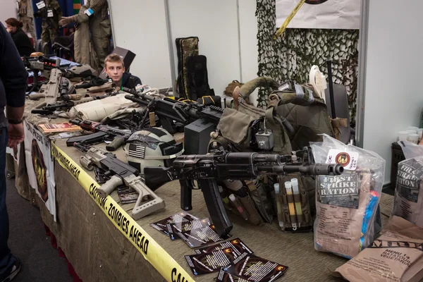Vojenské věci na militalia 2013 v Miláně, Itálie — Stock fotografie