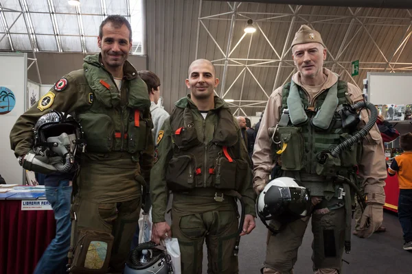 Menschen auf der militalia 2013 in Mailand, Italien — Stockfoto