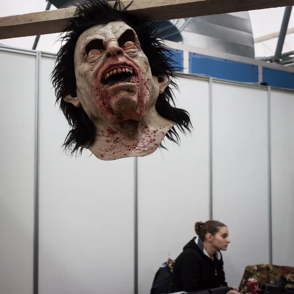 Głowa zombie w militalia 2013 r. w Mediolanie, Włochy — Zdjęcie stockowe