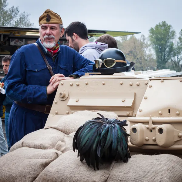 People and tanks at Militalia 2013 in Milan, Italy — Stock Photo, Image