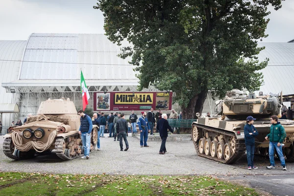 People and tanks at Militalia 2013 in Milan, Italy — Stock Photo, Image