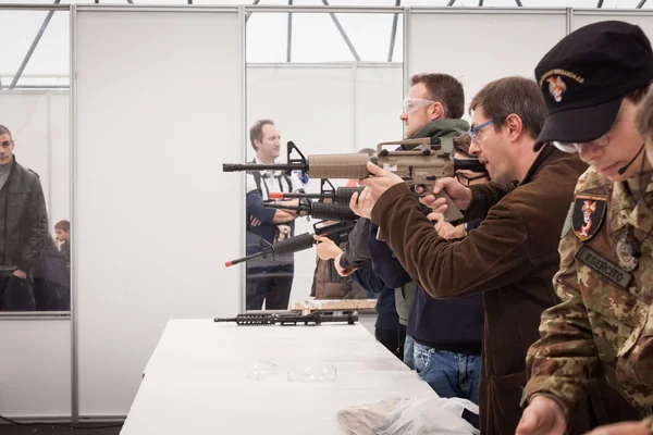 People and softair weapons at Militalia 2013 in Milan, Italy — Stock Photo, Image