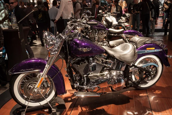 En harley-davidson motorcykel på eicma 2013 i Milano, Italien — Stockfoto