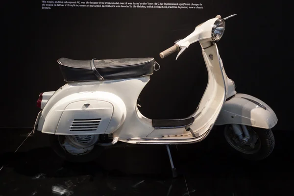 Винтажный скутер Pupa на выставке EICMA 2013 в Милане, Италия — стоковое фото