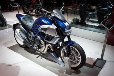Yeni ducati diavel adlı eicma 2013 Milano, İtalya