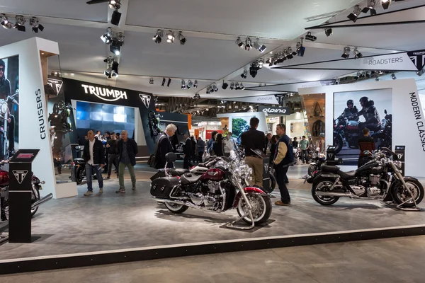 Άνθρωποι στο 2013 eicma στο Μιλάνο, Ιταλία — Φωτογραφία Αρχείου