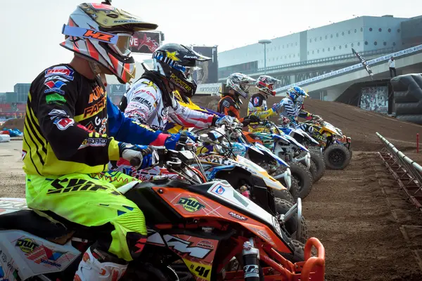 Carrera de quads en la EICMA 2013 en Milán, Italia — Foto de Stock