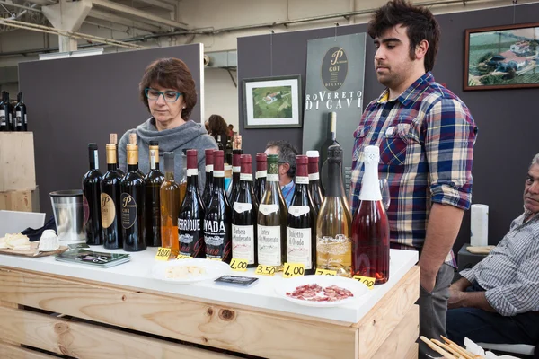 Italská vína v golosaria roce 2013 v Miláně, Itálie — Stock fotografie