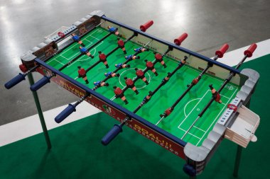 g masa futbol oyunu! Gel giocare Milano, İtalya