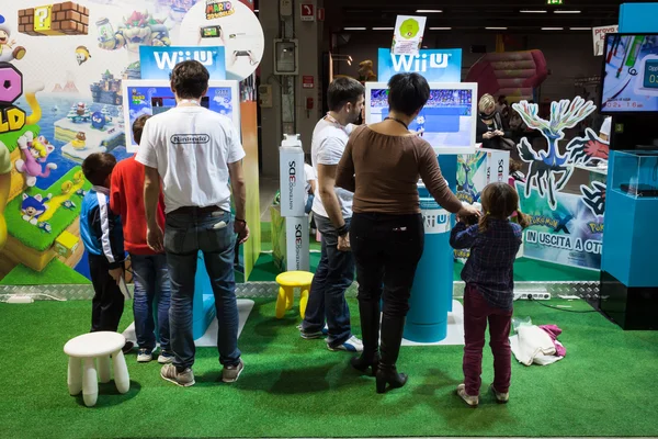 Nintendo ziyaret insanlar g de stand! Gel giocare Milano, İtalya