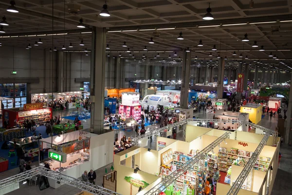 Top view of people and booths at G! come giocare in Milan, Italy — Stock Photo, Image