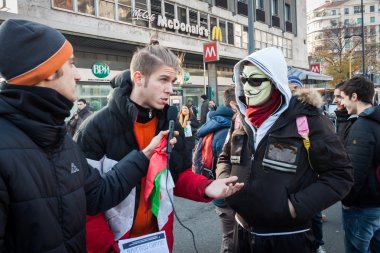 Milano, İtalya Hükümeti karşı protesto göstericiler