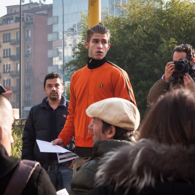 Milano, İtalya Hükümeti karşı protesto göstericiler
