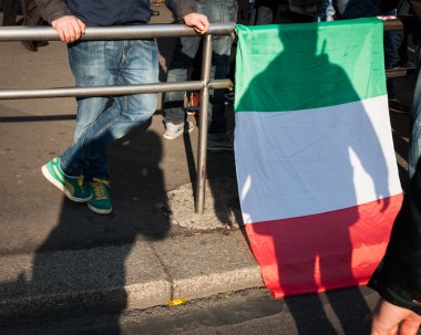 Milano, İtalya Hükümeti karşı protesto göstericiler