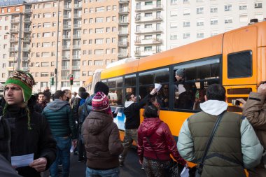 Milano, İtalya Hükümeti karşı protesto göstericiler