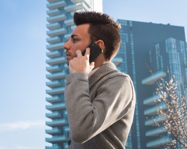 Evet, yakışıklı genç bir adam portresi