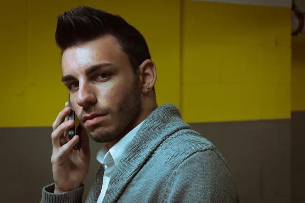 Portrait of a handsome young man talking on phone — Stock Photo, Image