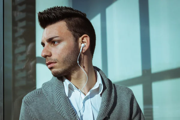 Portrait of a handsome young man listening to music — Stock Photo, Image