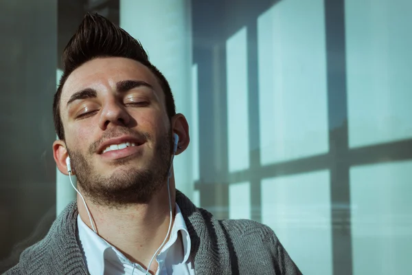 Portrait of a handsome young man listening to music — Stock Photo, Image