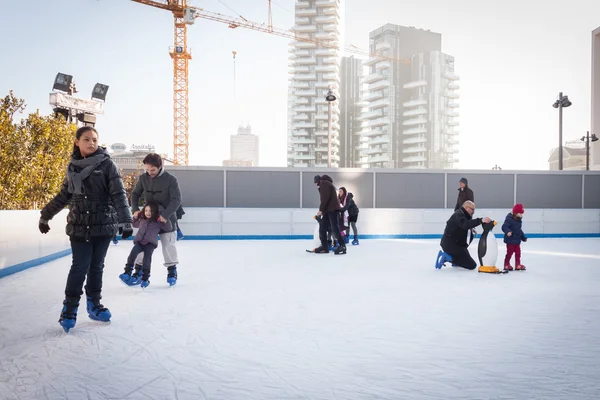 People skating on ice rink in Milan, Italy — Stock Photo, Image