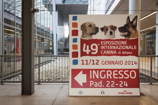 Segnale d'ingresso alla fiera internazionale dei cani di Milano — Foto Stock