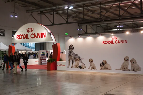 Stand Royal Canin alla fiera internazionale dei cani di Milano — Foto Stock