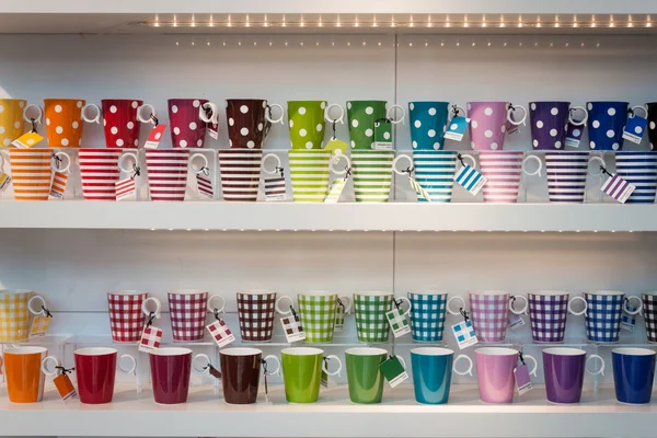 Colorful mugs on display at HOMI, home international show in Milan, Italy — Stock Photo, Image