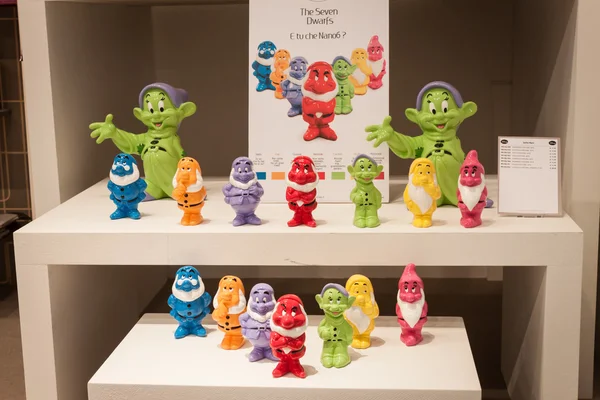 Colorful seven dwarfs on display at HOMI, home international show in Milan, Italy — Stock Photo, Image