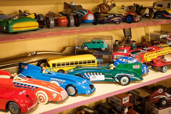 Vintage tinplate cars on display at HOMI, home international show in Milan, Italy — Stock Photo, Image