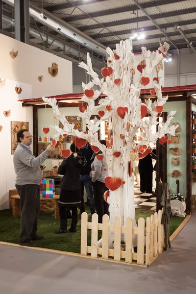 Mensen een bezoek aan homi, huis internationale show in Milaan, Italië — Stockfoto