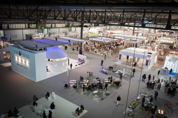 Üstten Görünüm kabinleri ve homi insanlara ev Uluslararası Fuarı Milano, İtalya