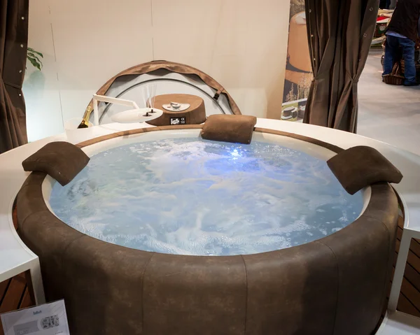 Jakuzi homi ekrana, uluslararası gösteride ev: milan, İtalya