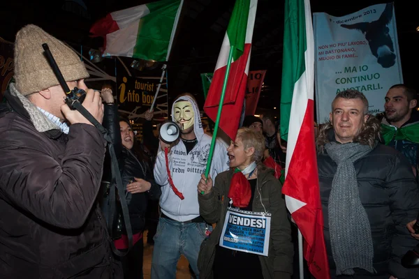 Demonstrators protesting against the government in Milan, Italy — Stock Photo, Image