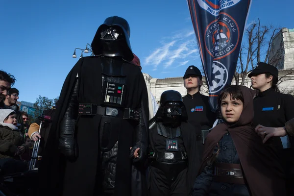 Люди 501-го легиона принимают участие в параде Звездных войн в Милане, Италия — стоковое фото