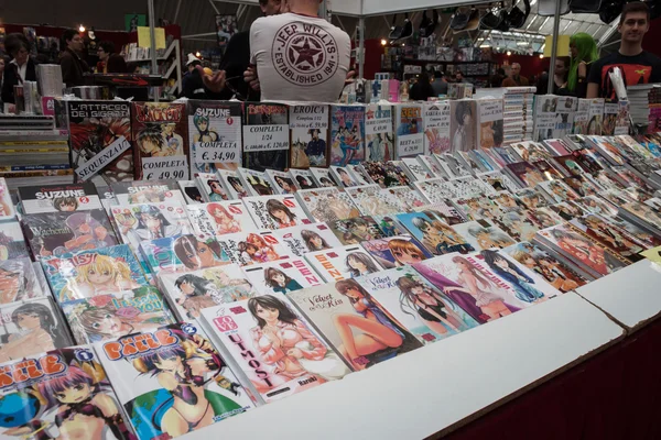 Manga komiksy na displeji na festivalu del fumetto sjezdu v Miláně, Itálie — Stock fotografie