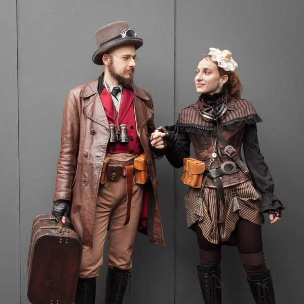 Steampunk 코스튬 축제 델 만화 대회 밀라노, 이탈리아에서 포즈 — 스톡 사진